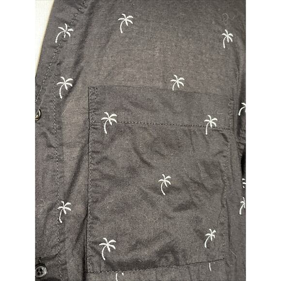 Men's H&M Button Up Palm Tree Shirt size MD Short Sleeve Black White - Picture 2 of 3